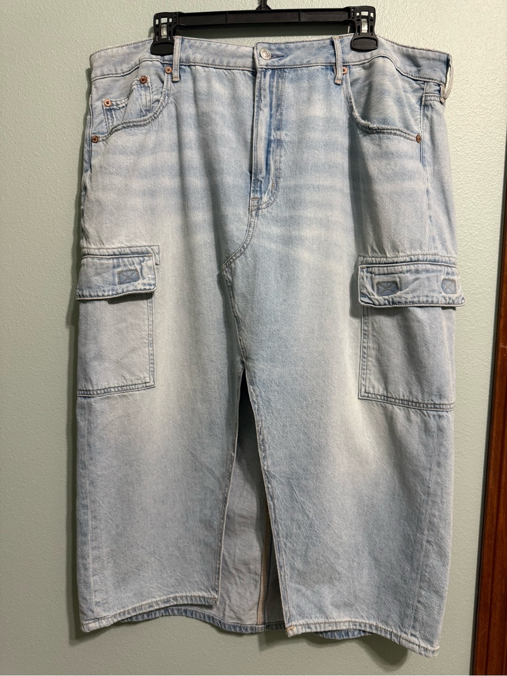 American Eagle Light Wash Denim Cargo Midi Skirt with Front Slit Size 18 NWOT